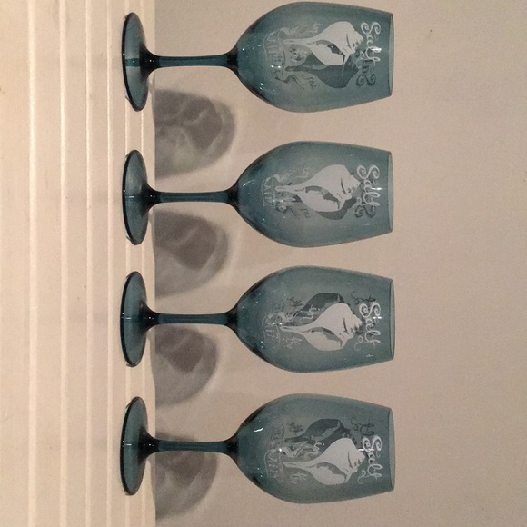 Other - Shell / beach Stemware plastic 4 pieces shell design